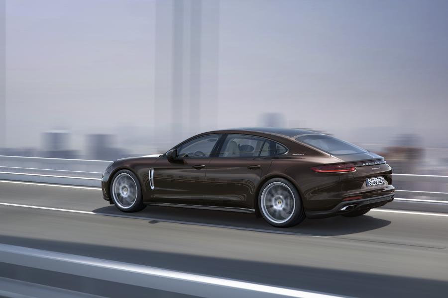  Porsche Panamera 4 Executive 2016 года  (фото 2 из 3)